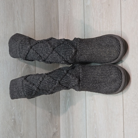 Ugg Australia Women 5879 Cardigan sweater boots shoes sz 7 - Picture 2 of 12